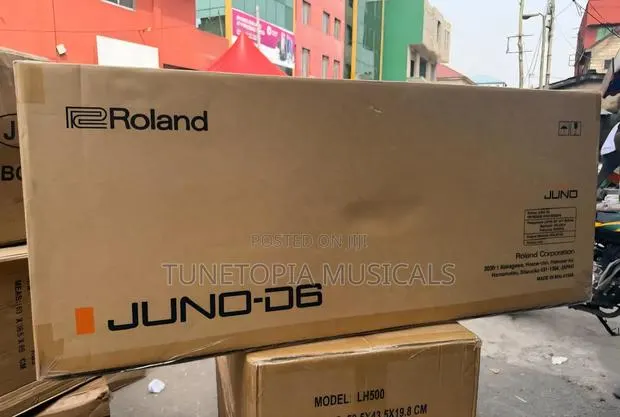 Roland Juno-D6 61-Keys Keyboard Synthesizer. · Photo 1