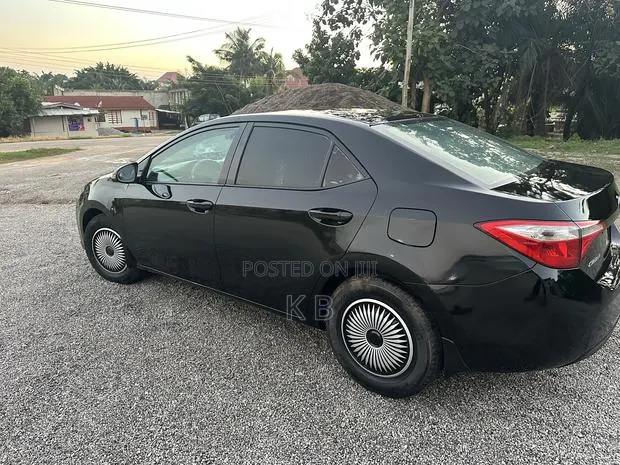Toyota Corolla 2016 Black · Photo 1