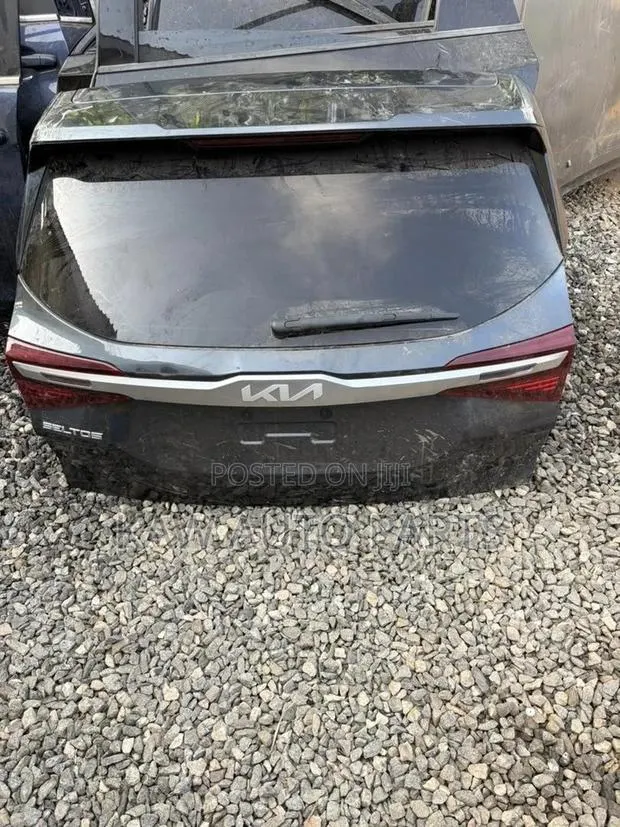 2021,2022,2023 Boot or Tailgate for Kia Seltos · Photo 1