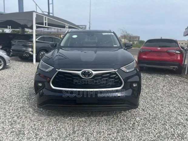 Toyota Highlander XLE 2022 Blue · Photo 1