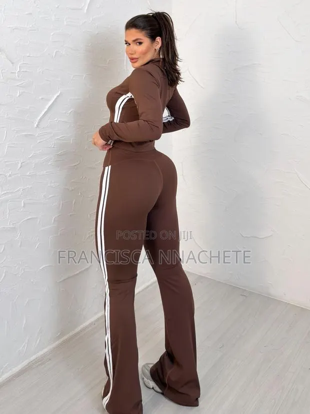 Ladies Body on 2 Pieces Set · Photo 1