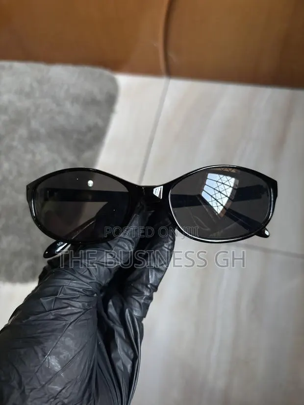 Uv Protection Sunglasses · Photo 1
