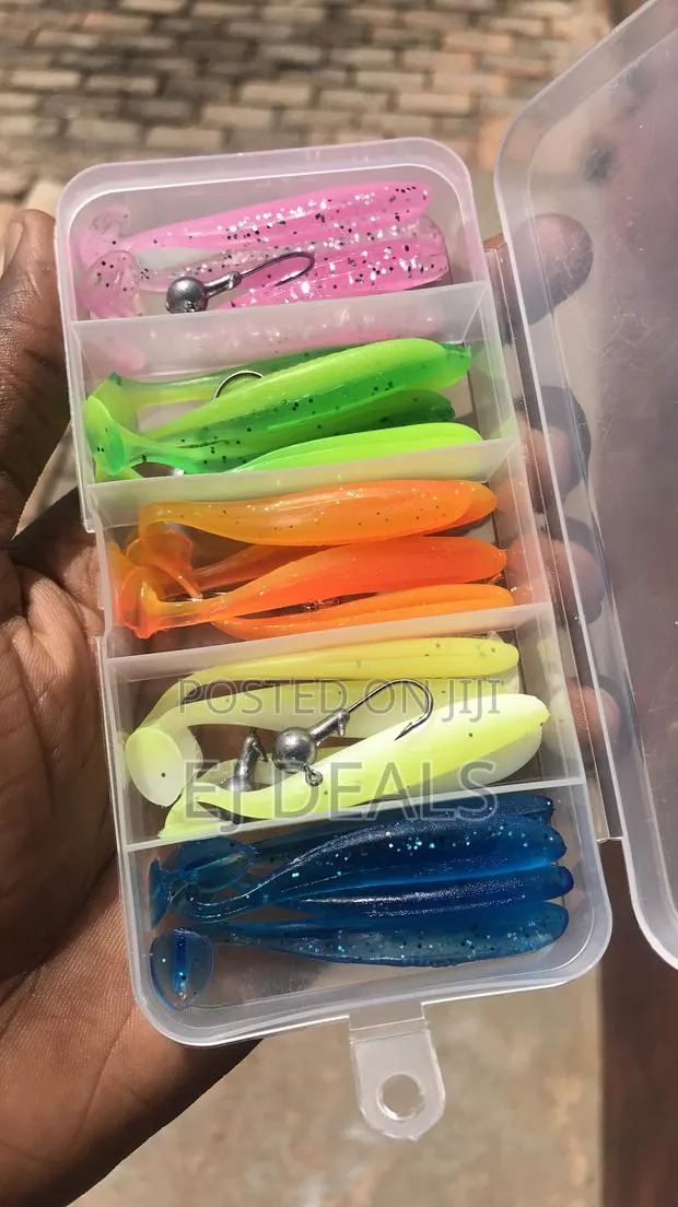 Reusable Fishing Baits/Lures and Hooks 30pcs · Photo 1