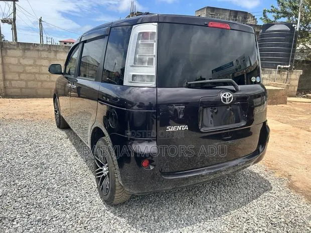 Toyota Sienta 1.5 FWD 2014 Maroon · Photo 1