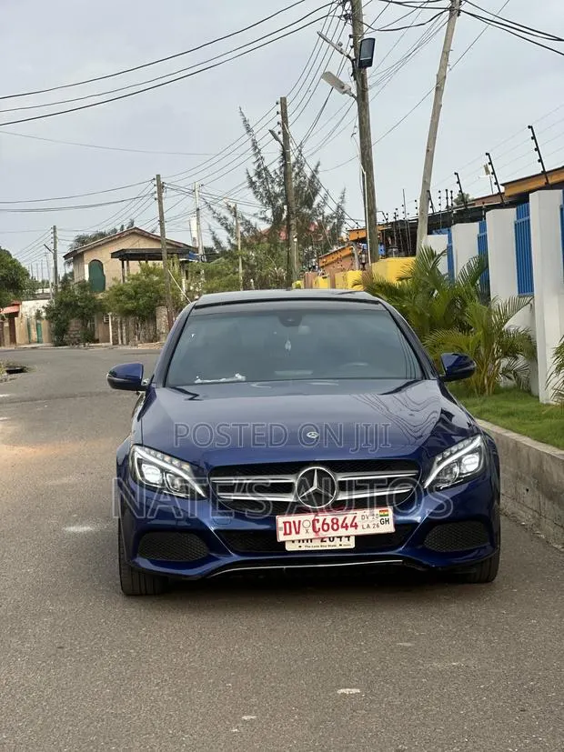 Mercedes-Benz C300 Luxury 4matic Sedan AWD (2.0L 4cyl 7A) 2017 Blue · Photo 1