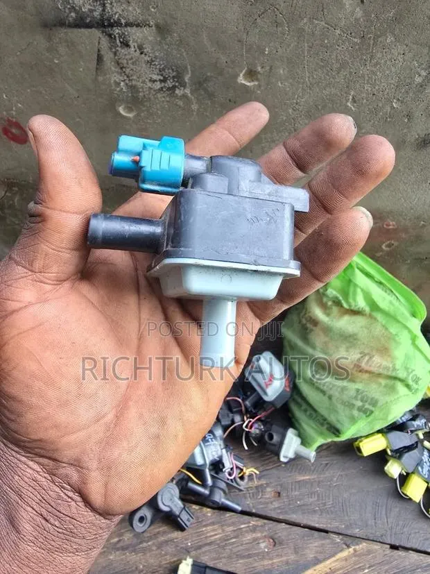 Toyota Vapor Canister Purge Solenoid Valve · Photo 1