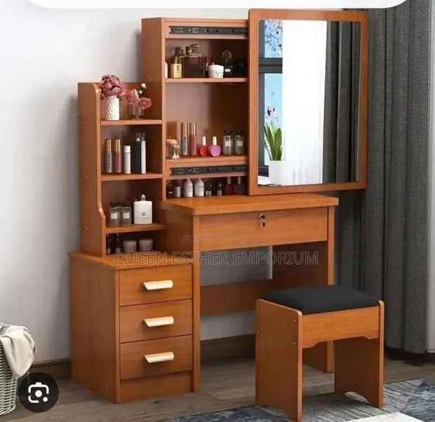 Dresser Mirror · Photo 1