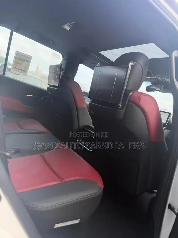 Toyota Land Cruiser LC300 2025 White · Photo 1