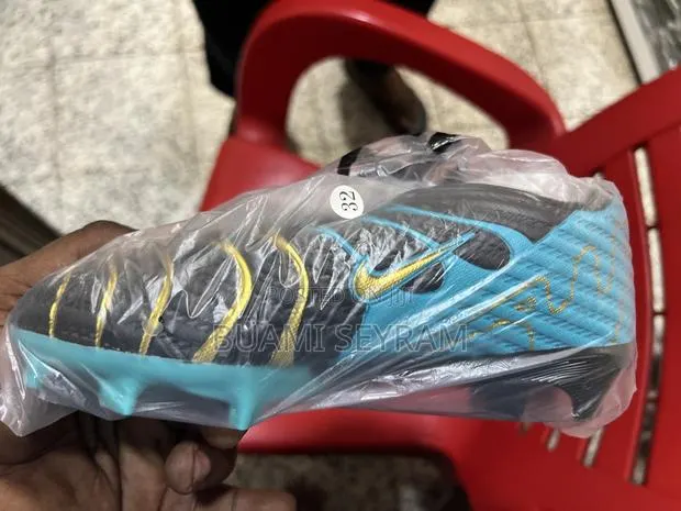 Kids Football Boot · Photo 1