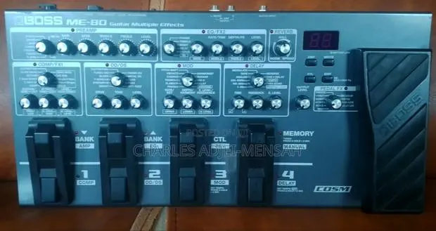 Boss Me -80 Guitar Effect · Photo 1