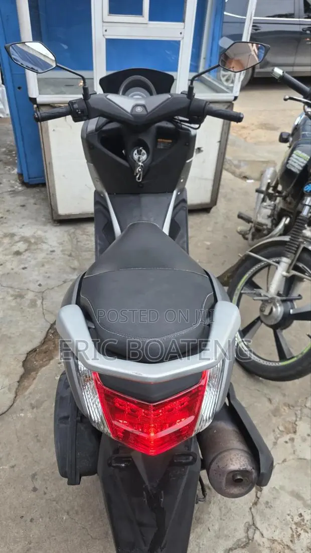 Yamaha NMAX 125 2015 Gray · Photo 4