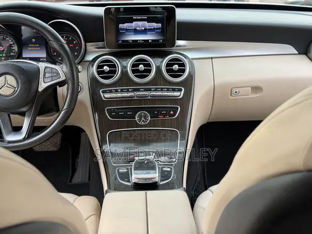 Mercedes-Benz C300 2016 White · Photo 1