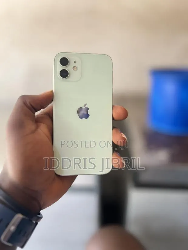 Apple iPhone 12 64 GB Green · Photo 1