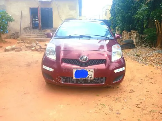 Toyota Vitz 1.3 AWD 5dr 2010 Burgundy · Photo 1