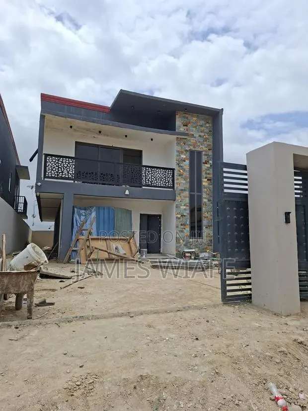 4bdrm Duplex in Kemt Jomes, Accra Metropolitan for sale