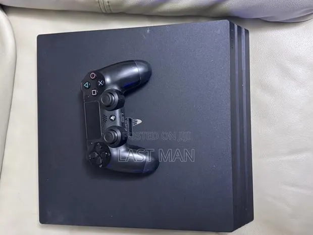 Playstation 4 1tb Pro With One Pad 14 Games Installed Fc27 · Photo 1