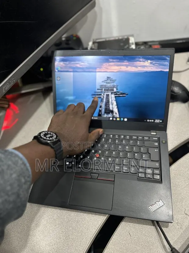 Laptop Lenovo ThinkPad T470s 8GB Intel Core i5 SSD 256GB · Photo 1