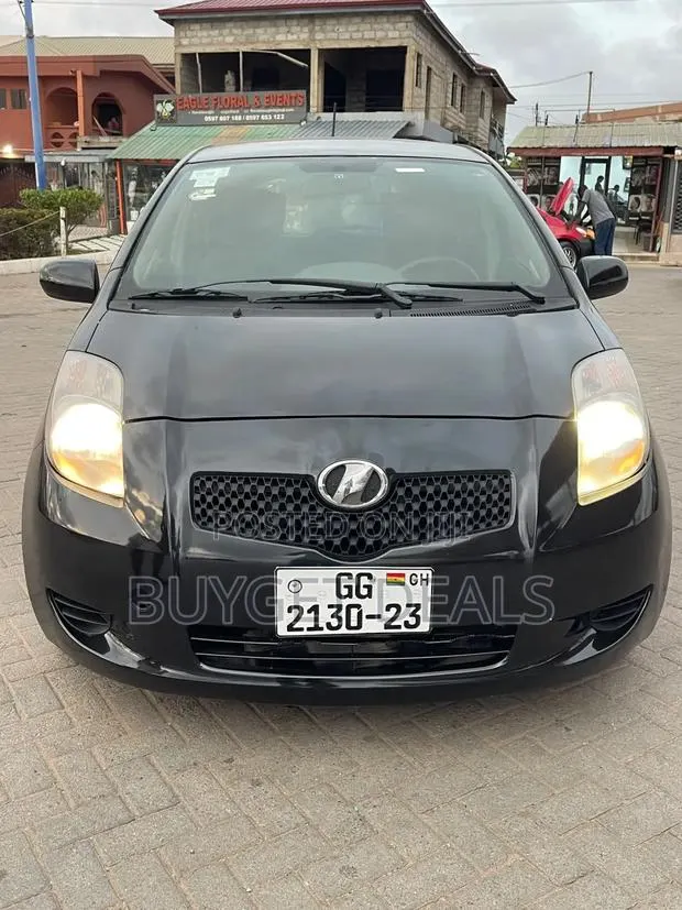 Toyota Vitz 2010 Black · Photo 1