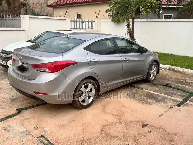 Hyundai Elantra 2013 Silver · Photo 1