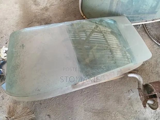 76 Mercedes-Benz S Class 108 Windscreens · Photo 1