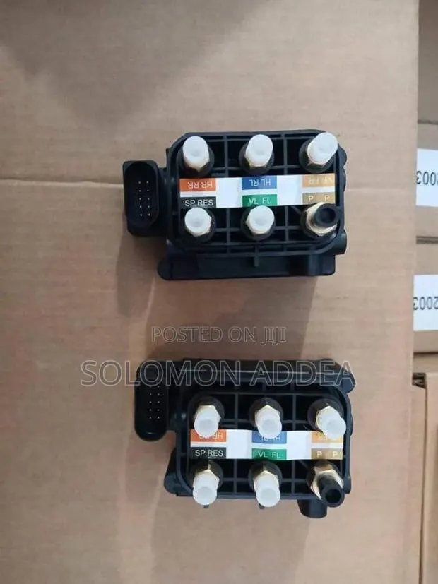 Mercedes-Benz Air Suspension Solenoid Valve Block · Photo 1