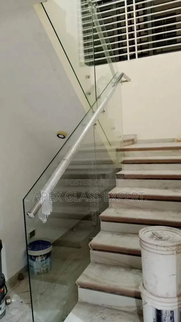 Bolted Staircase Balustrade With Railing Support System. · Photo 1
