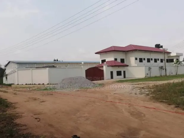 5 Plots of Land With Warehouse for Sale at Ejuso · Photo 1