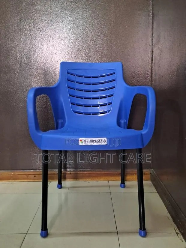 Awuradjoa Plastic Chair · Photo 1
