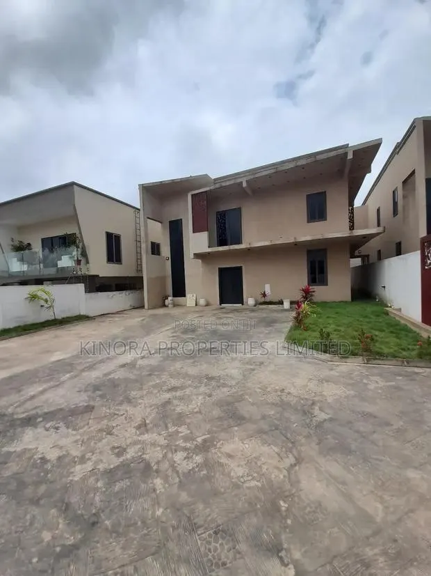 4bdrm Duplex in Hatso, Haatso for sale · Photo 1