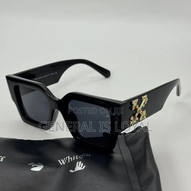 Off-White Catalina Sunglasses in Black With a Gold Logo. · Photo 1