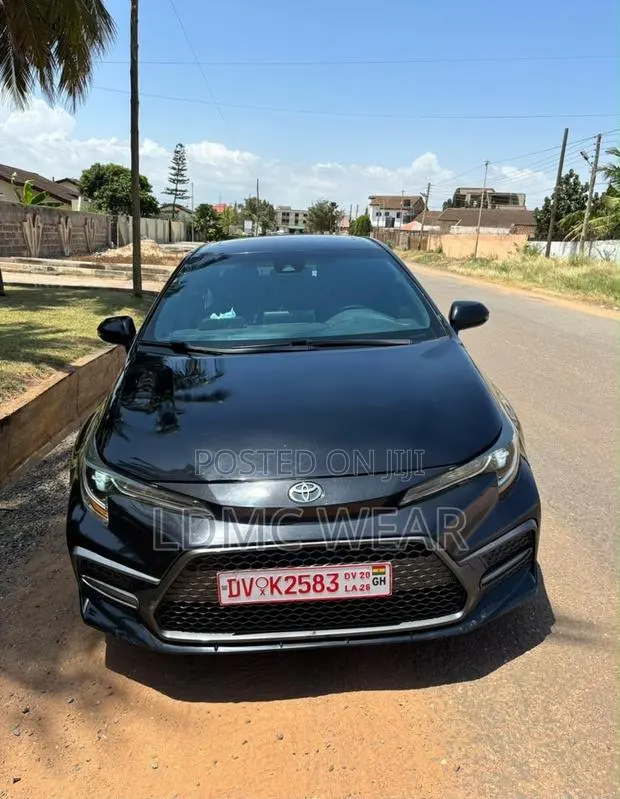 Toyota Corolla LE 2020 Black · Photo 1
