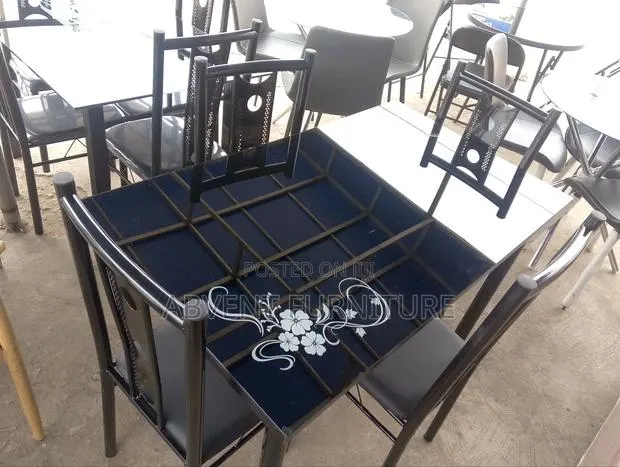 Durable 4 Seater Dining Set · Photo 1