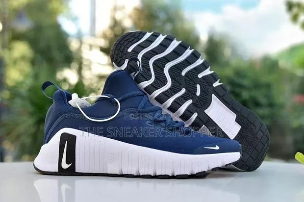 Nike Metcon Free Sneakers · Photo 1