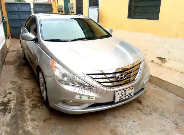 Hyundai Sonata Limited 2.0T Sedan (2.0L 4cyl 6A) 2013 Silver · Photo 1