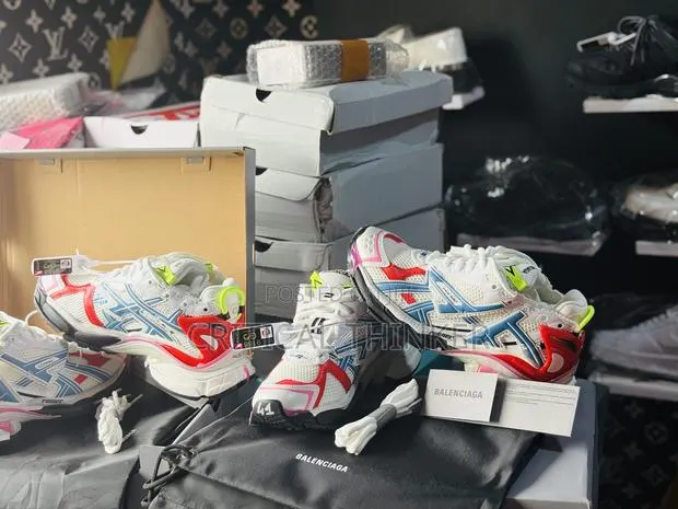 Original Balenciaga Runner Available for Cool Price · Photo 1