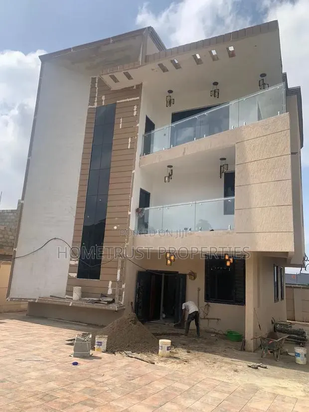 5bdrm Duplex in Kwabenya Acp for sale · Photo 1