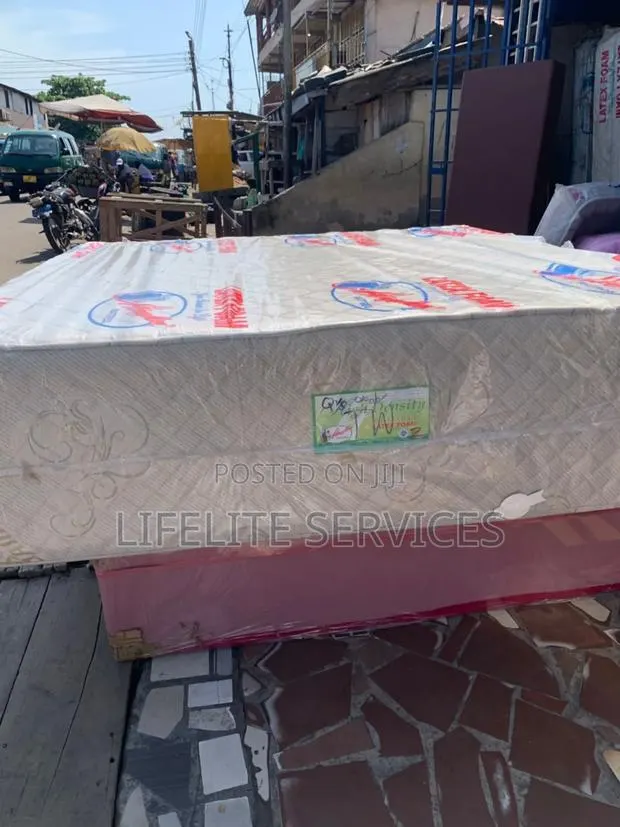 Queen Size 20" Mattress With Thicker Cover · Photo 1