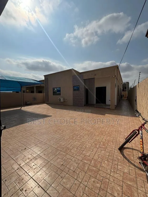 Executive 3 Bedrooms House for Sale · Photo 1
