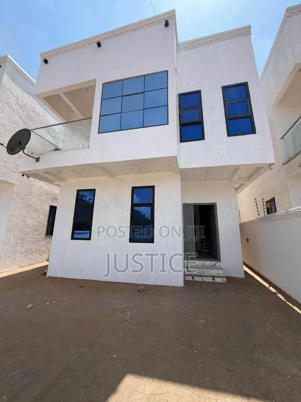 2bdrm House in Ashaley Botwe, School Junction for rent · Photo 1