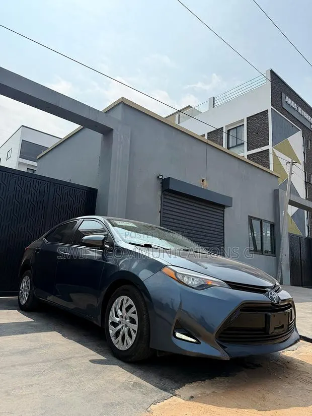Toyota Corolla LE ECO 4dr Sedan (1.8L 4cyl CVT) 2017 Blue · Photo 1
