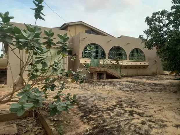 6bdrm House in 6 Bedrooms House For, Kumasi Metropolitan for sale · Photo 1