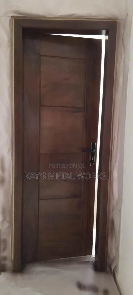 Wooden Door Spraying Repainting Services · Photo 1