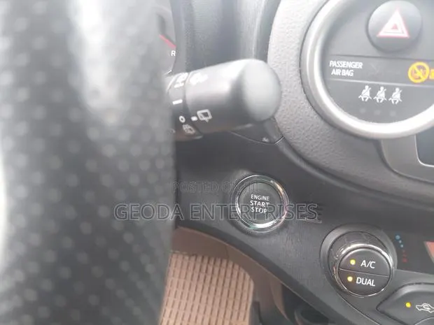 Toyota Yaris 2014 Gray · Photo 1