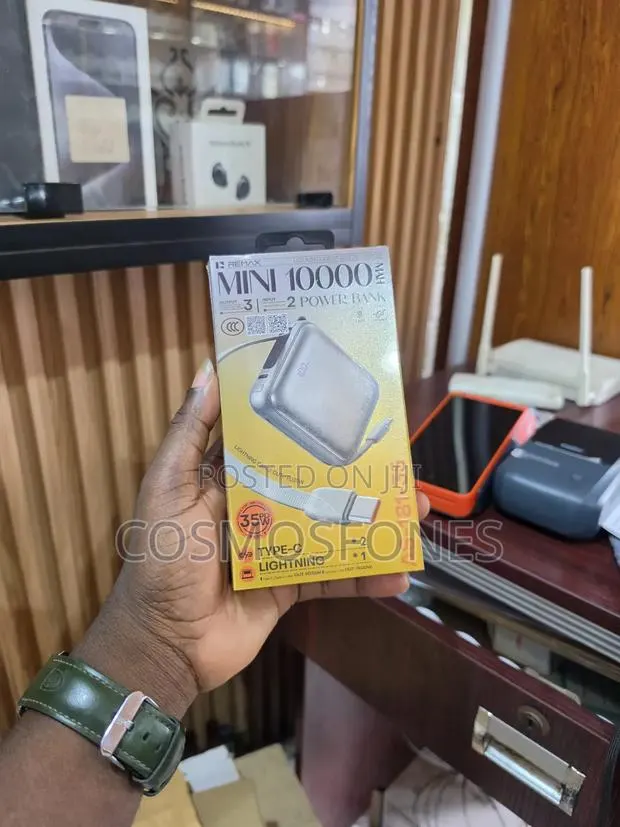 Remax Power Bank 35W · Photo 1