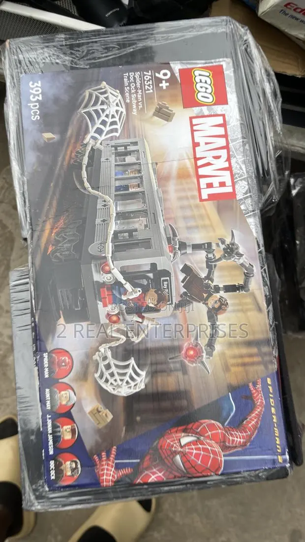 LEGO Marvel Spider-Man vs. Doc Ock Subway Train Scene (Set 76321). · Photo 1