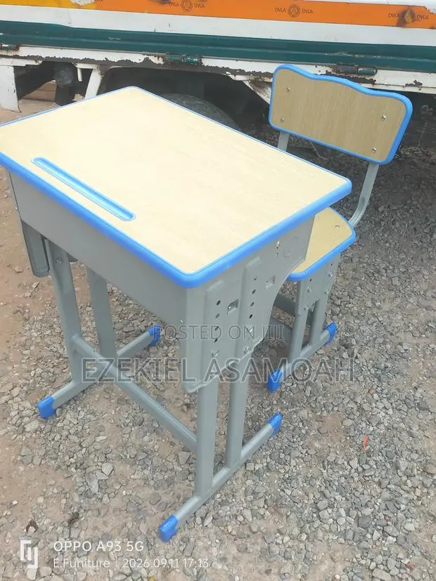 Double Leg School Table and Chair Colour Grey// Blue · Photo 1