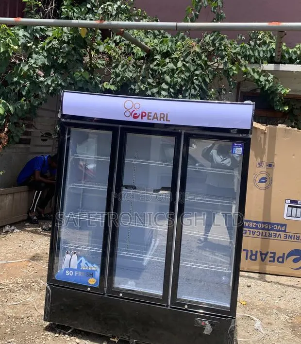 Zealous New Pearl PVC-150 3-Door Glass Display Fridge · Photo 1