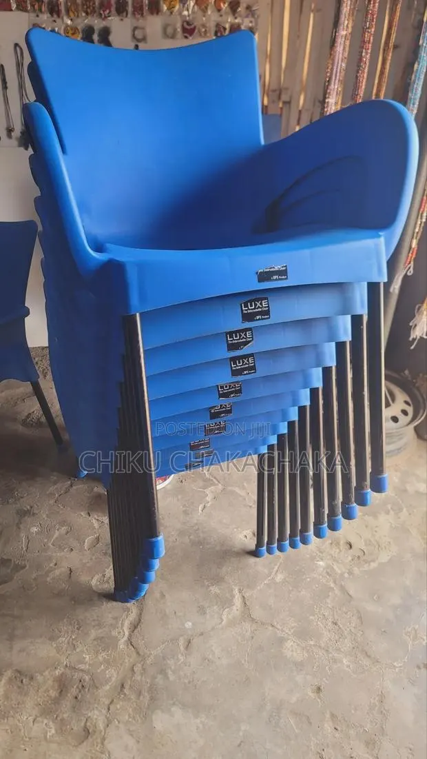 Plastic Chairs LUXE · Photo 1