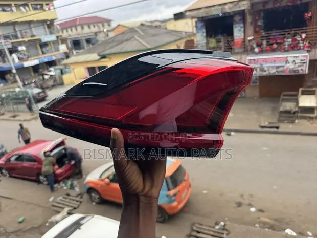 Toyota Highlander Grand Taillight · Photo 1