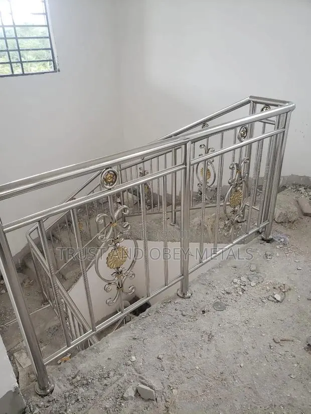 Balusters and Burglaproor · Photo 1
